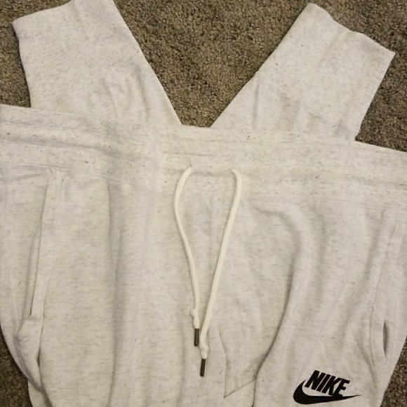 Nike Pants - NWT Nike Capri Jogger Pants